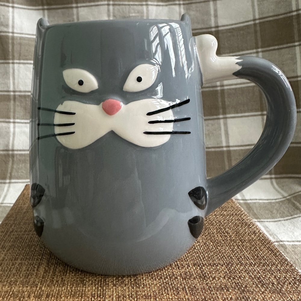 Gray Tag Cat Face Mug